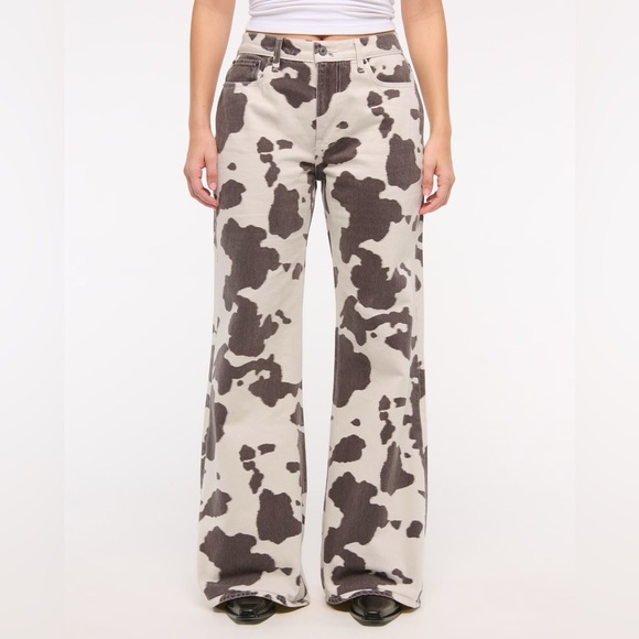 Abercrombie Curve Love Mid Rise Baggy Bootcut Jean - Picture 2 of 8